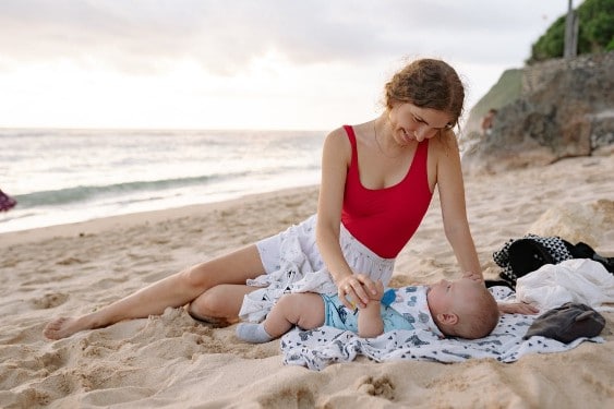 newborn-baby-with-mother-at-beach